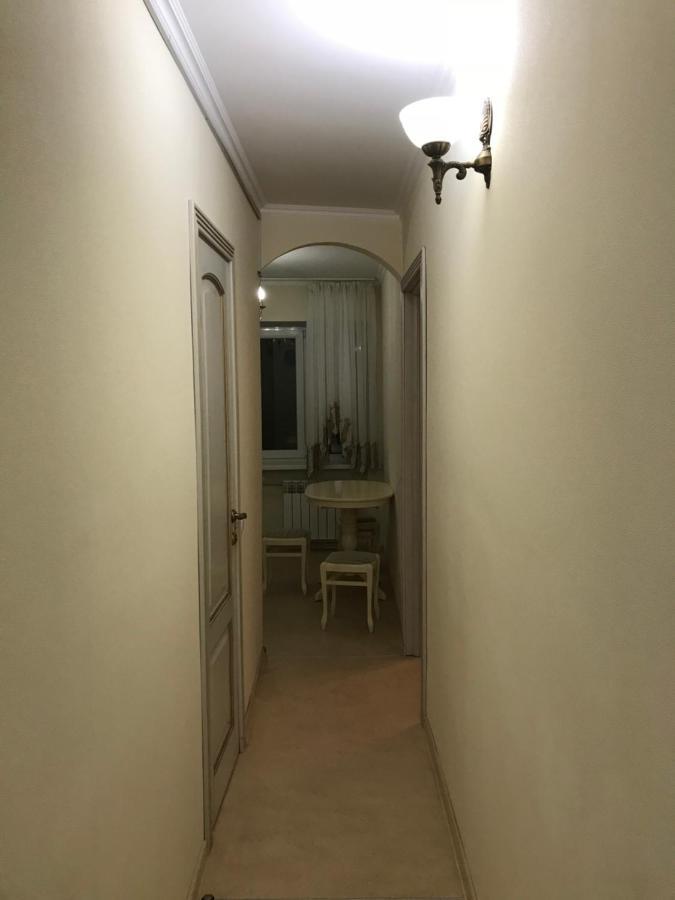 Sunny Apartment Overlooking The Royal Village Kiew Exterior foto